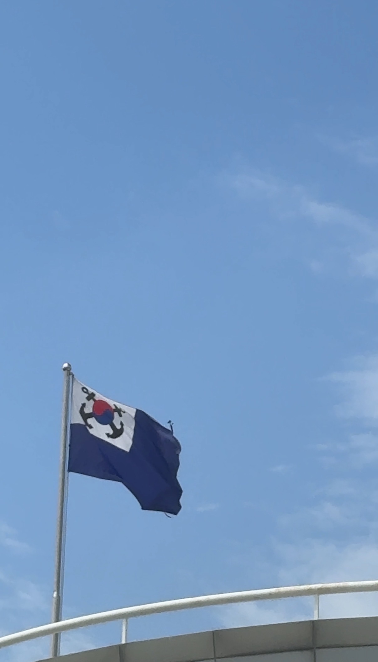 가끔은 항해가 끝나지 않았으면 한다.